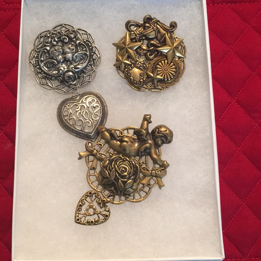 Bundle of Brooches